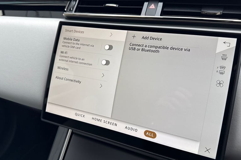 2025 Land Rover Range Rover Velar 2.0 D200 MHEV Dynamic SE 5dr SUV DIESEL Automatic