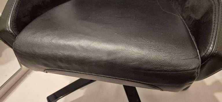 Secretlab Omega Gaming Chair