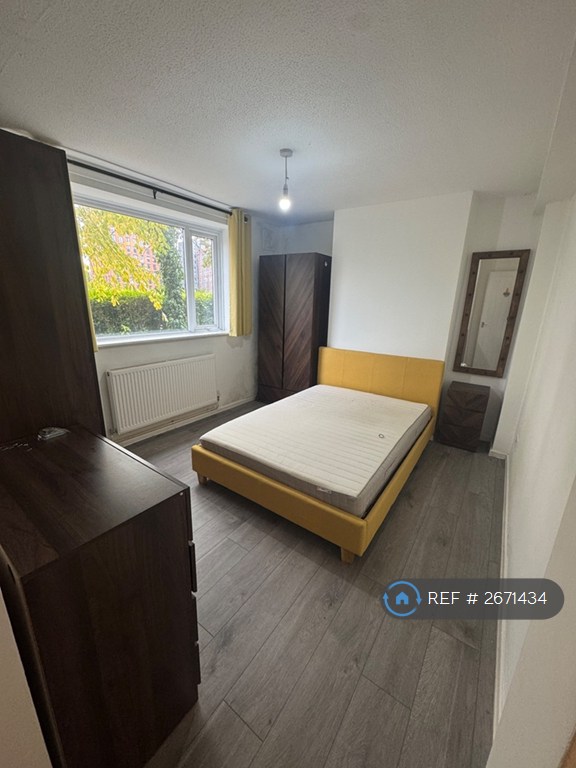 2 bedroom flat in Miranda Court, Salford, M5 (2 bed) (#2671434)