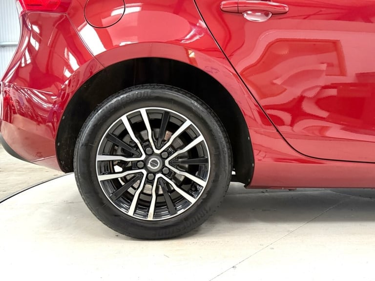 2017 17 VOLVO V40 2.0 T2 MOMENTUM HATCHBACK 5DR PETROL MANUAL EURO 6 (S/S) (122 