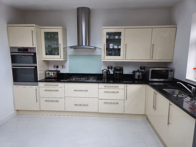 KITCHEN UNITS & APPLIANCES FOR SALE