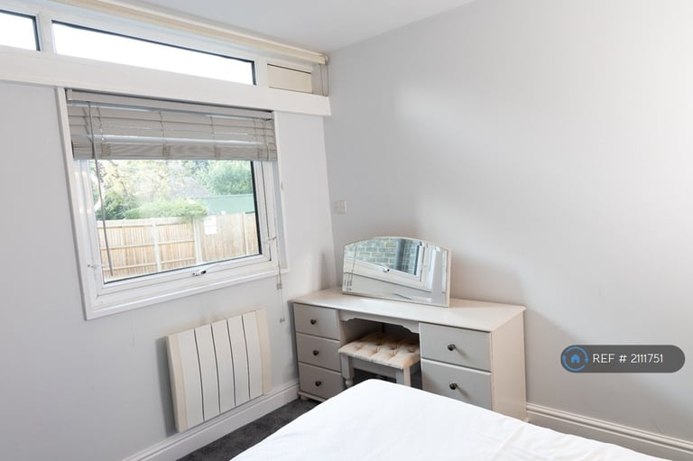 2 bedroom flat in Kent, Kent, CT1 (2 bed) (#2111751)