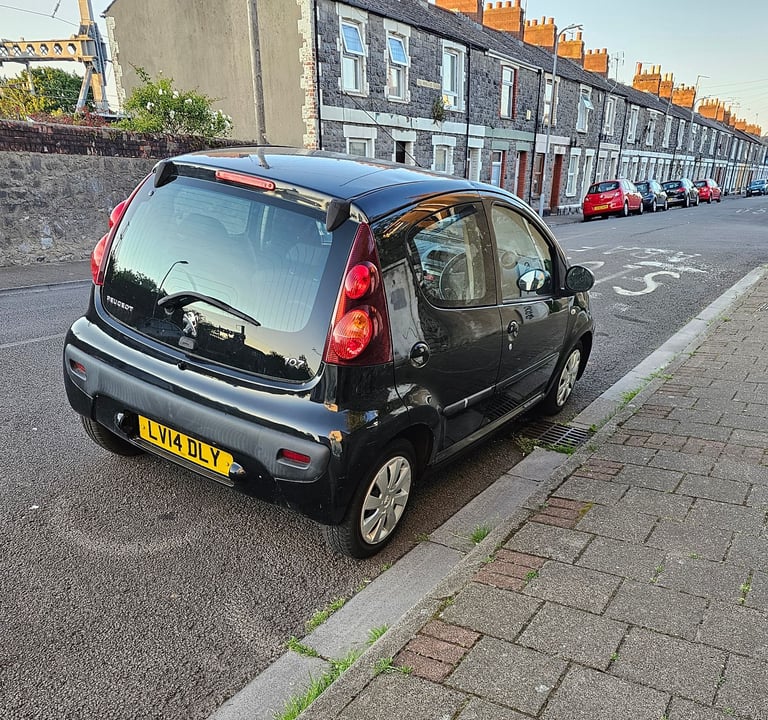 Peugeot, 107, Hatchback, 2014, Manual, 998 (cc), 5 doors
