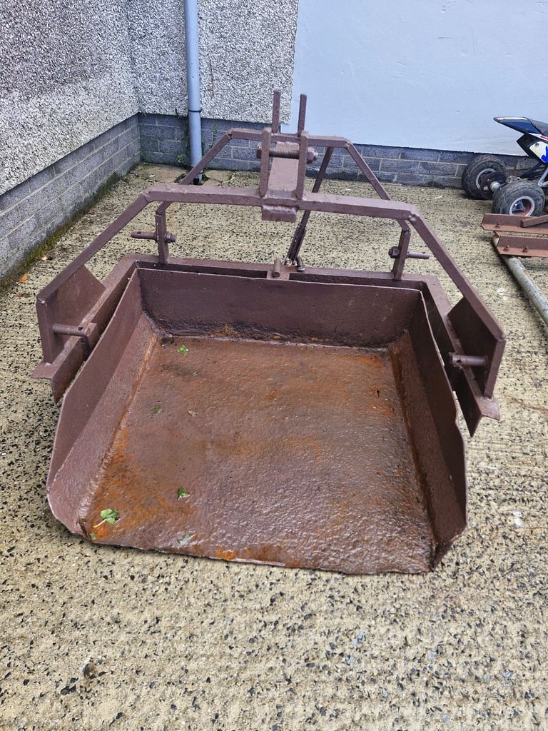 Earth scoop link box