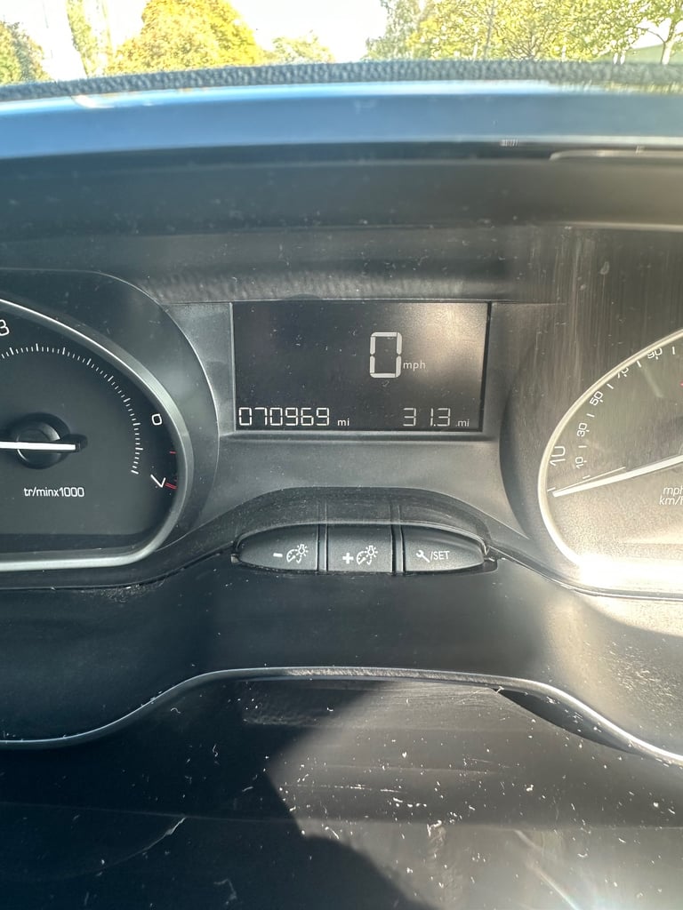 Driving instructor car 2018 Peugeot 208 1.2