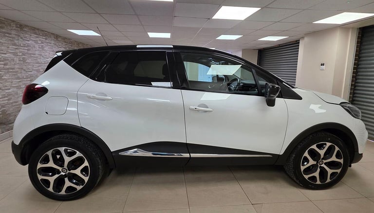 RENAULT CAPTUR 1.2 Signature X Nav TCe White Petrol 2017 WARRANTY 12 MONTHS MOT