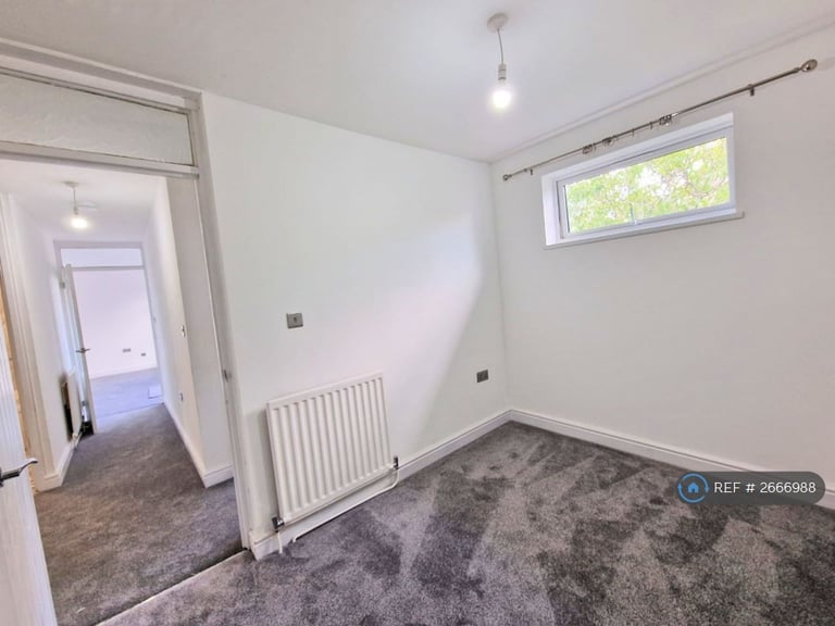 2 bedroom flat in Shepherds Gardens, Birmingham, B15 (2 bed) (#2666988)