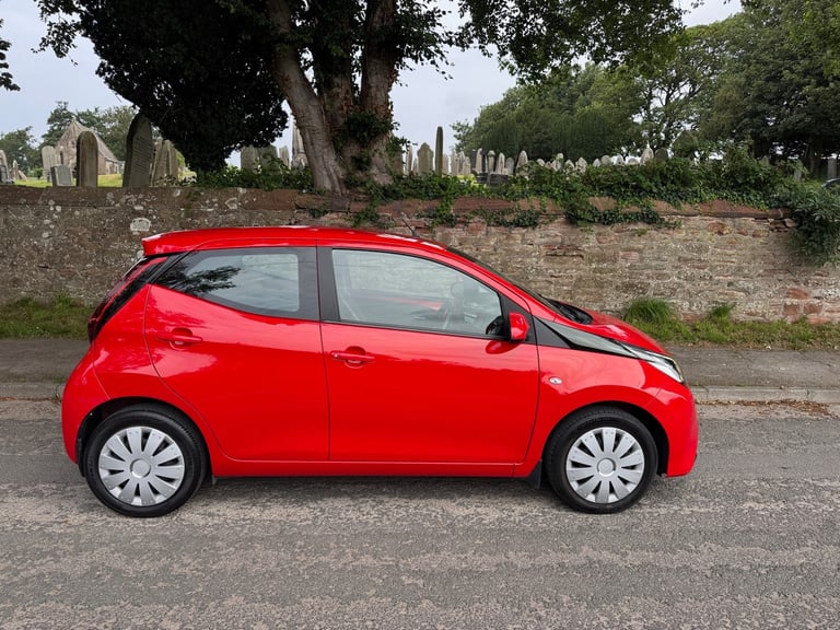 2020 70 Toyota Aygo 1.0 VVT-i X-Play TSS 5dr with only 36k miles