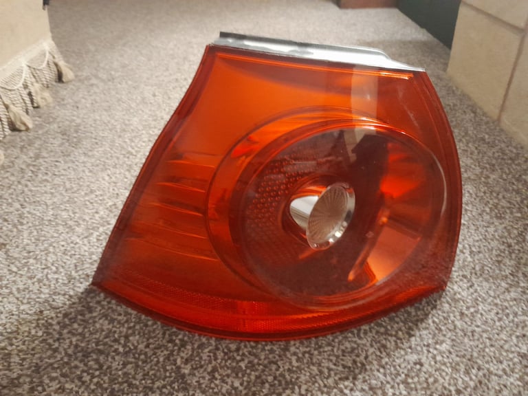 VW GOLF REAR NEARSIDE LIGHT. 