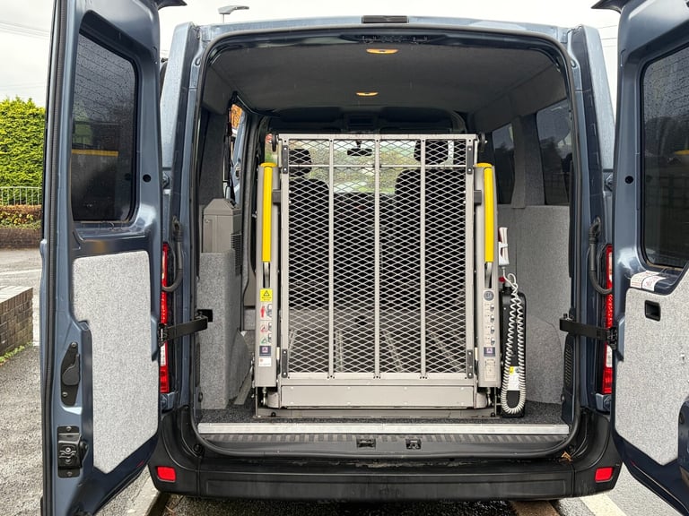 2017 Renault Master SL28dCi 170 Business AUTOMATIC WHEELCHAIR ACCESS/CAMPER PANEL VAN Diesel Auto...