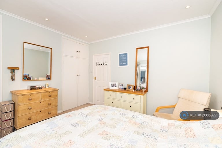2 bedroom flat in Streatham Common, London, SW16 (2 bed) (#2666377)