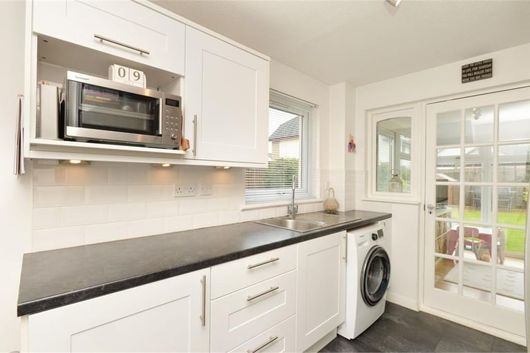 3 Bedroom Semi-detached House in Gyle, near Edinburgh Airport