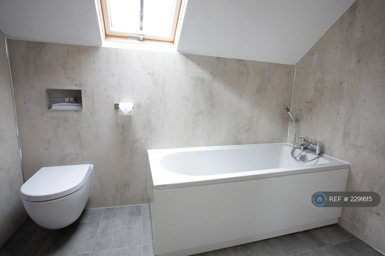 2 bedroom flat in Sandgate High Street, Sandgate, Folkestone, CT20 (2 bed) (#2291615)