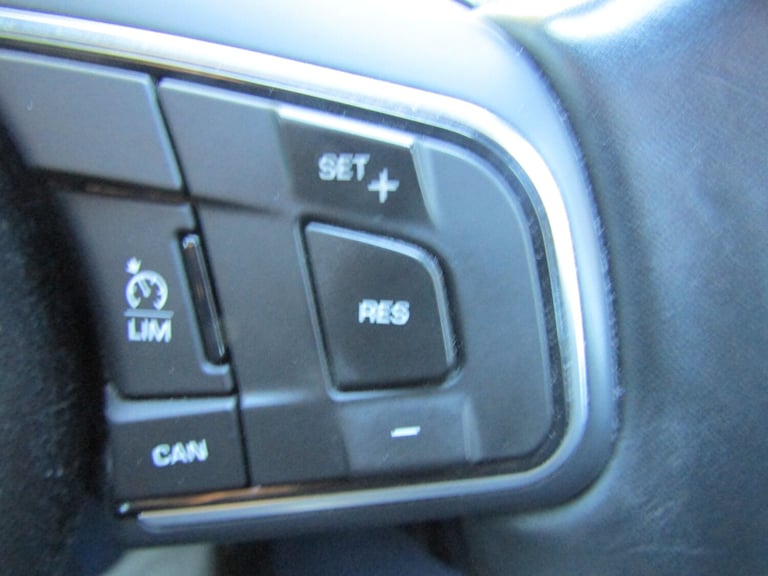  JAGUAR XE 2.0d Prestige AUTOMATIC - 1 OWNER - FSH - £35 TAX - ULEZ COMPLIANT