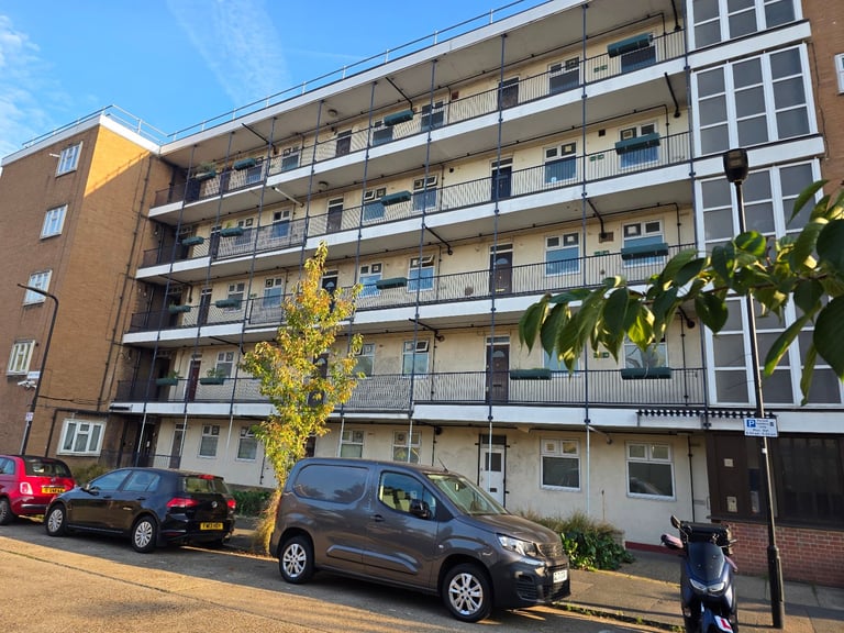 1 bedroom flats.  1 minutes away from clapton Direct with landlord