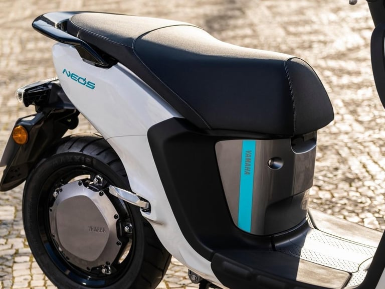 YAMAHA NEOS, 23 REG 0 MILES AUTOMATIC ELECTRIC SCOOTER 50cc MOPED...