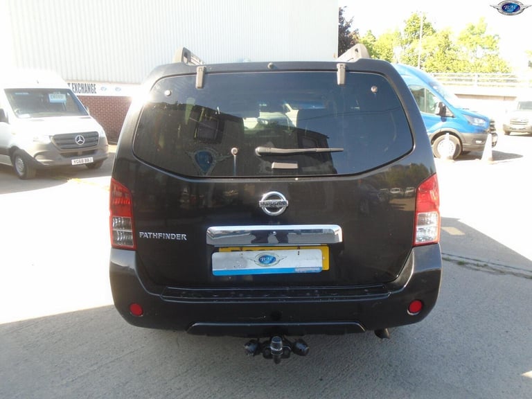 NISSAN PATHFINDER 2.5 dCi Tekna Black Manual Diesel 2011