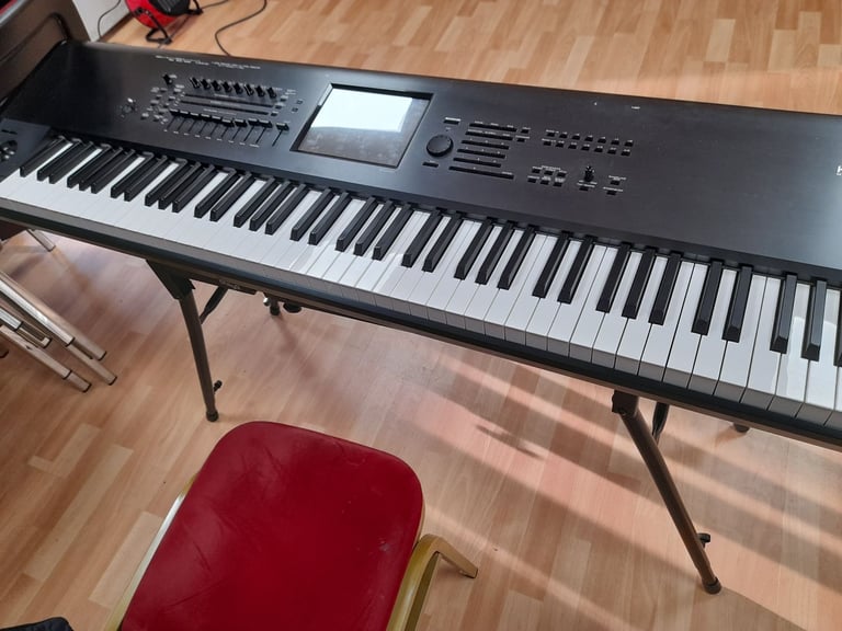 Korg Kronos X 88 key workstation professional keyboard excellent condition