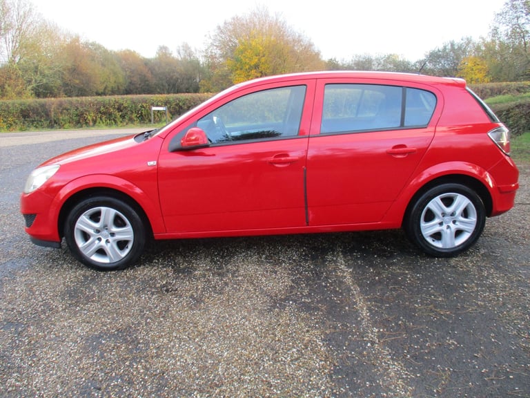 VAUXHALL ASTRA 1.6 PETROL 5 DOOR. 12 MONTHS MOT. RECENT SERVICE. TIMING BELT DONE.