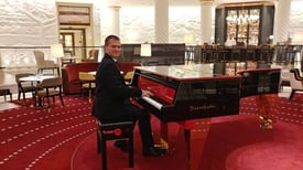 Pianist /DJ - London/ Surrey Christmas Parties, Weddings, Corporate events,Special occasions
