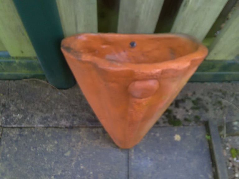 image for LARGE TERRACOTTA WALL MOUNTED PLANT POT 