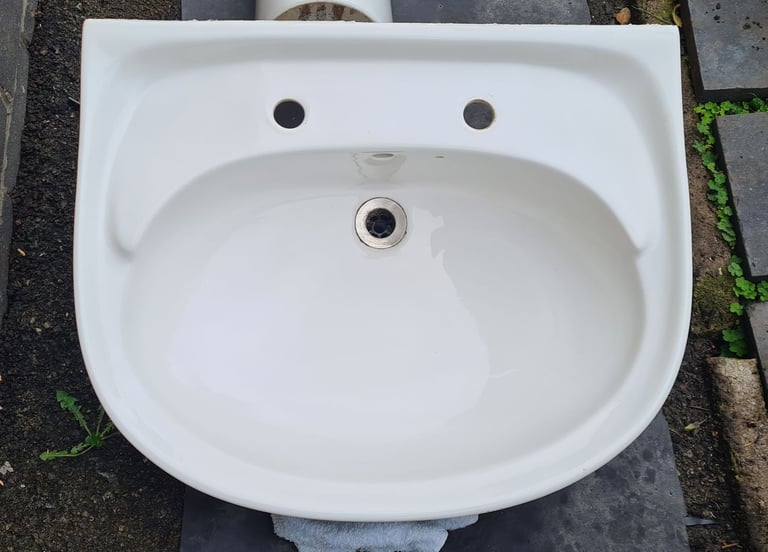 Bathroom basin and pedestal