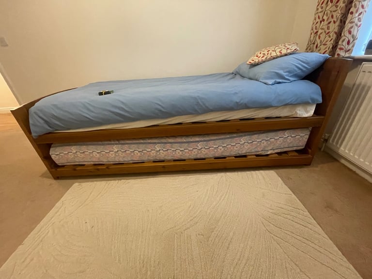 Single bed with separate truckle bed 
