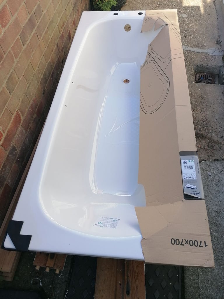 image for Wickes Avaris Steel Bath 1700 × 700 mm – Enamel Coated, Anti-Slip, Brand New