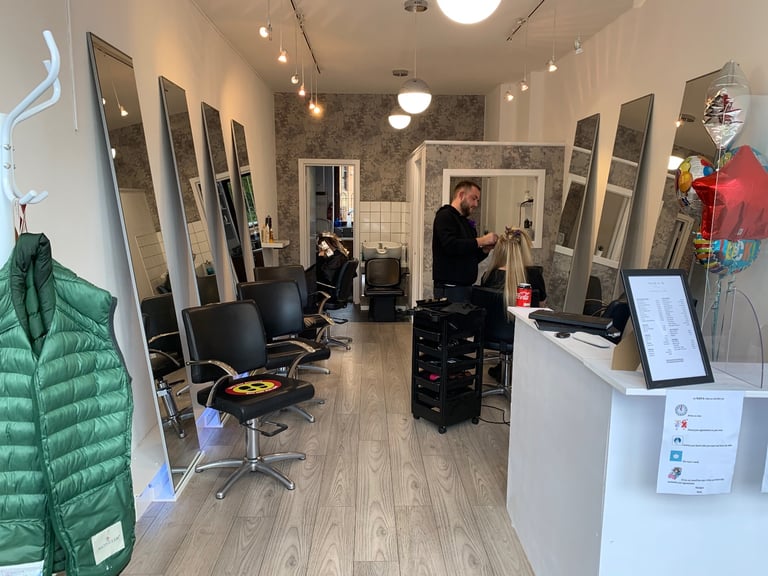 Hair Salon (Easily changed to Nail salon) Rent Free Period