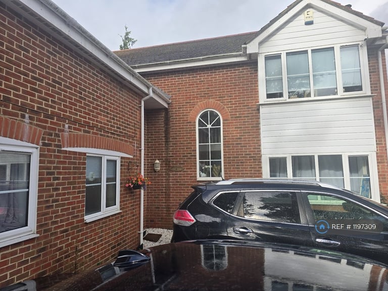 2 bedroom house in The Retreat, Highworth, SN6 (2 bed) (#1197309)