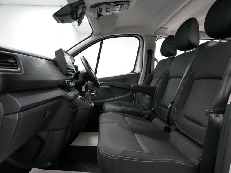 2023 RENAULT TRAFIC 30 2.0 DCI 170 BHP LONG SPORT EDC AUTOMATIC 9 SEATER