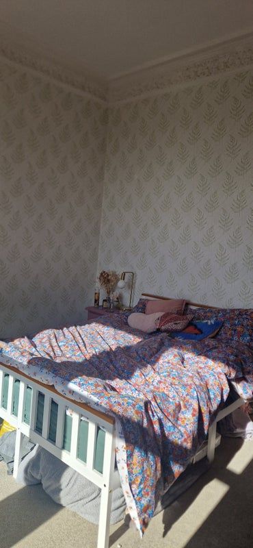 Large bright double room to rent