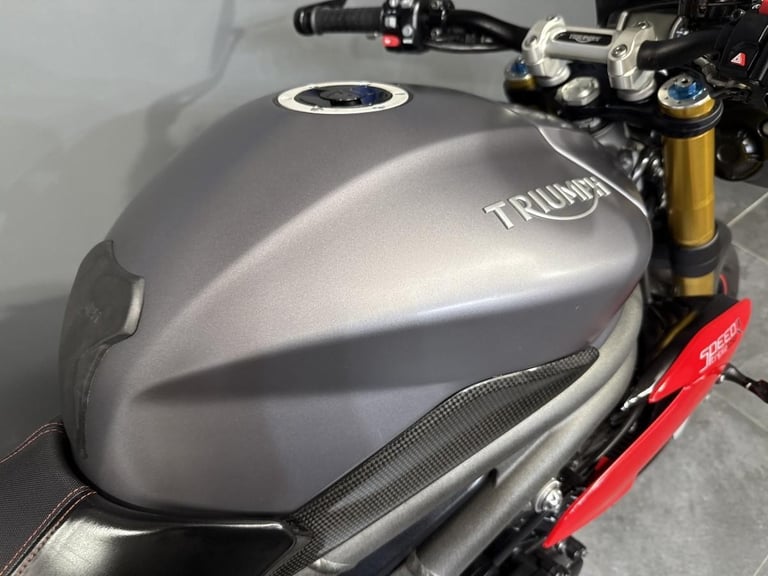 2026 TRIUMPH SPEED TRIPLE R 1050 PERFORMANCE NAKED BIKE WITH ARROW CANS