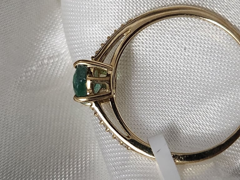 9ct Size K yellow Gold Emerald Ring 1.00ct Brand new 