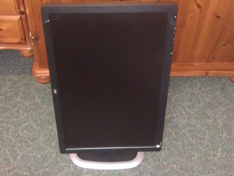 HP L2445w 24-inch widescreen LCD Monitor + free HP 3180 PRINTER - SCANER- COPIER with ink