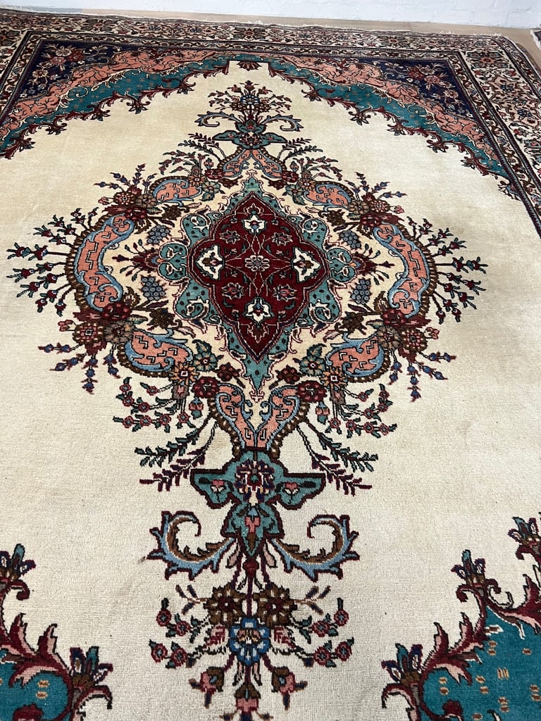 Persian handmade wool rug 300x415cm