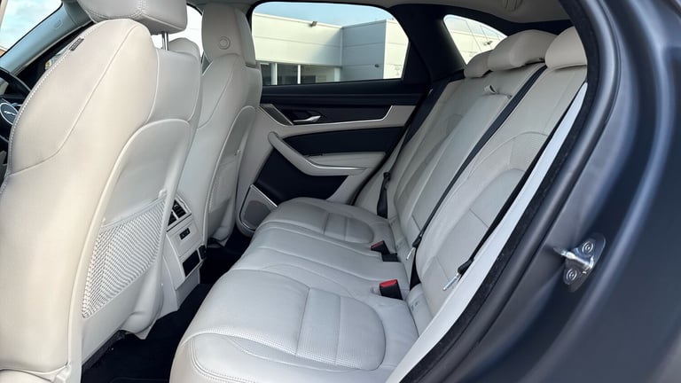 2021 Jaguar F-PACE 2.0 P400e R-Dynamic SE 5dr Auto AWD Hybrid