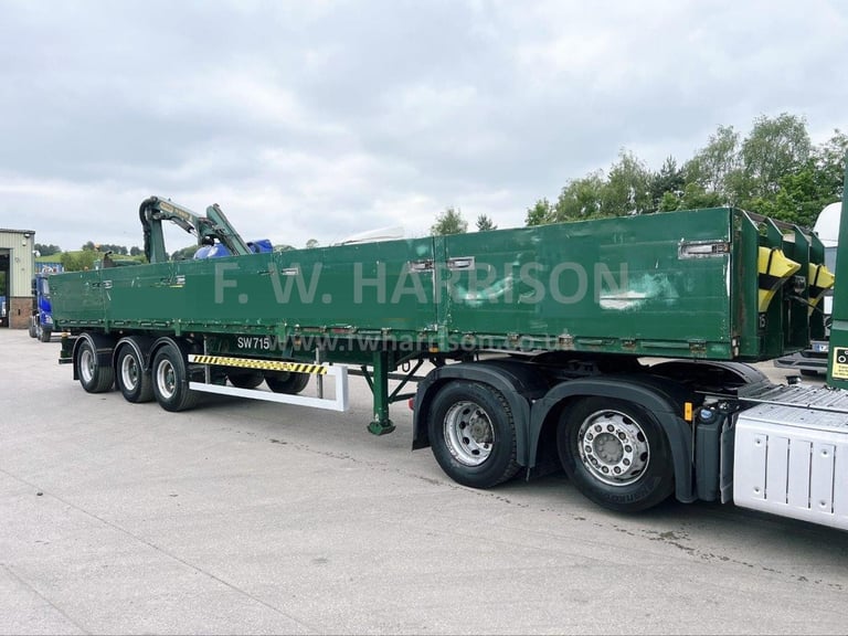 SDC TRI AXLE BRICK GRAB TRAILER FITTED WITH