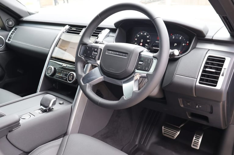 2025 Land Rover Discovery 2025 COMMERCIAL DYNAMIC HSE STYLED BY SEEKER WITH A REAR SEAT CONVERSIO...