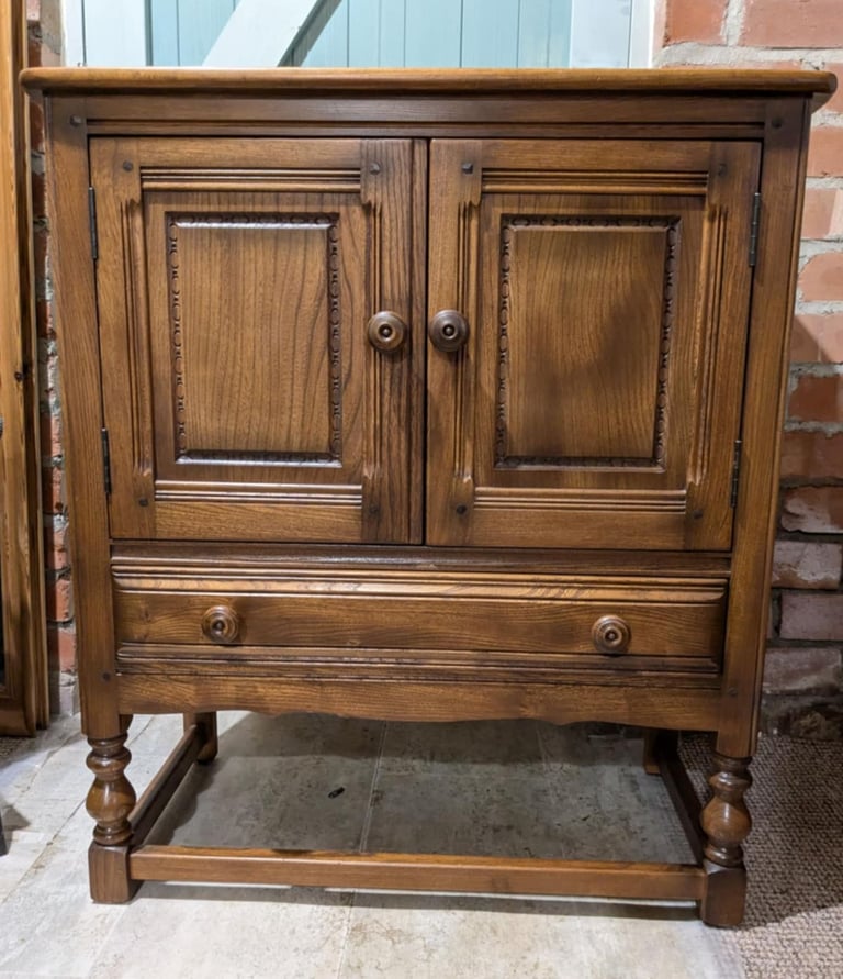 ERCOL Credence Drinks Cabinet in Excellent Condition - ONO