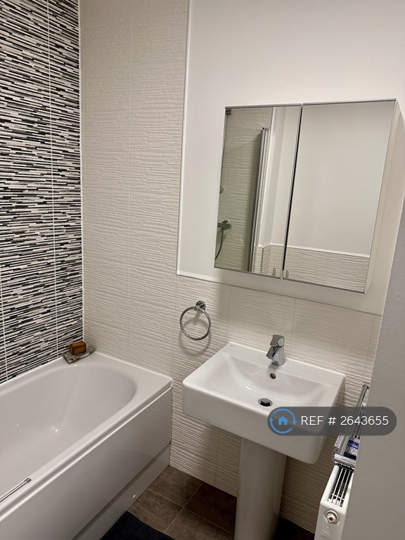 2 bedroom flat in Scampston Drive, East Ardsley, Wakefield, WF3 (2 bed) (#2643655)