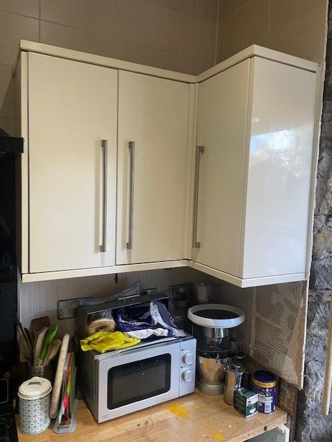 image for FREE HOWDENS KITCHEN WALL CABINETS CREAM GLOSS