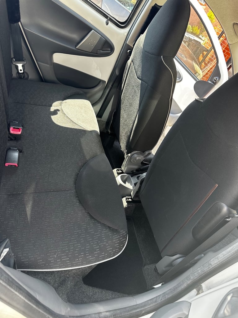 Peugeot, 107, Hatchback, 2011, Manual, 998 (cc), 5 doors