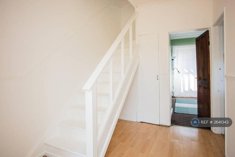 2 bedroom flat in Kerbey Street, London, E14 (2 bed) (#2641343)