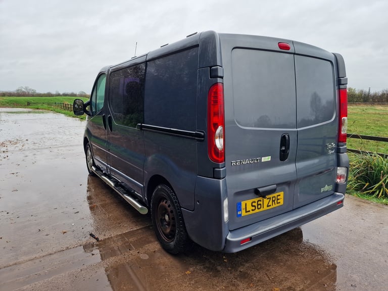 2011 Renault Traffic Grey 5 Seat Crew Cab  Spares Repairs  Turns over No start