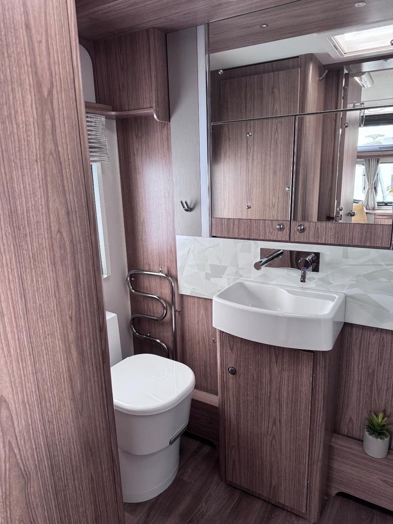 Coachman VIP 460, Yr. 2019, 2 Berth, mover, air awning 