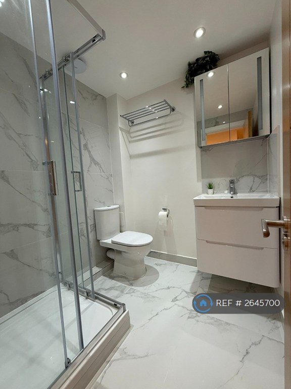 4 bedroom flat in North Gower Street, London, NW1 (4 bed) (#2645700)