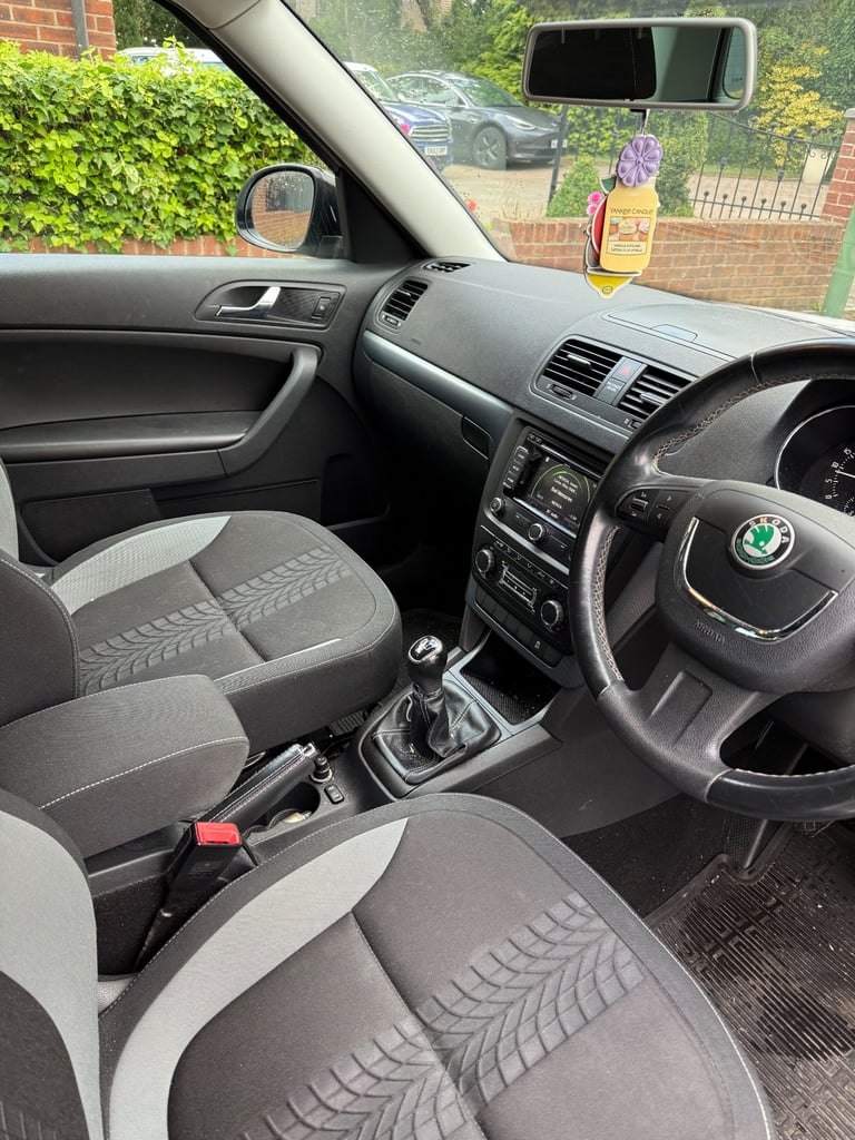 Skoda, YETI, Hatchback, 2013, Manual, 1968 (cc), 5 doors