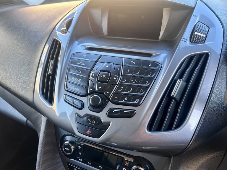FORD TRANSIT CONNECT 1.6 TDCi 200 Limited 2015