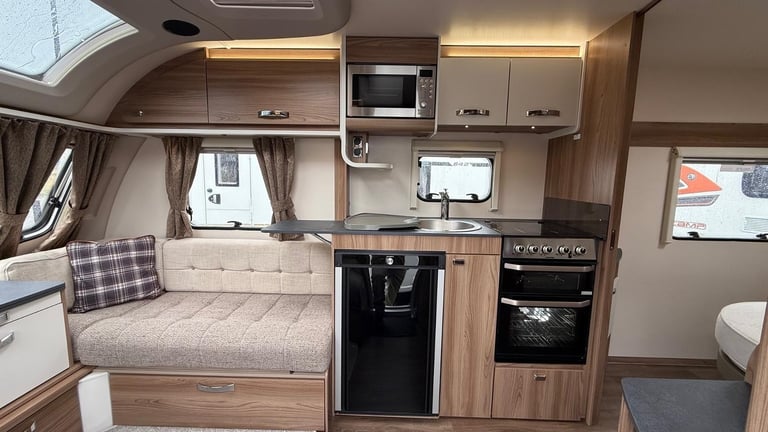 2022 Swift Sprite Major 4 SB Transverse Island Fixed Bed End Washroom